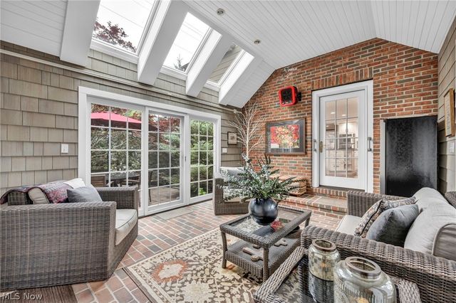 385 Longbeach, Bay Village, OH 44140