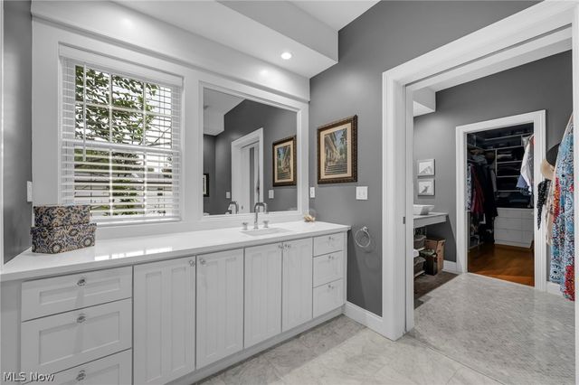 385 Longbeach, Bay Village, OH 44140