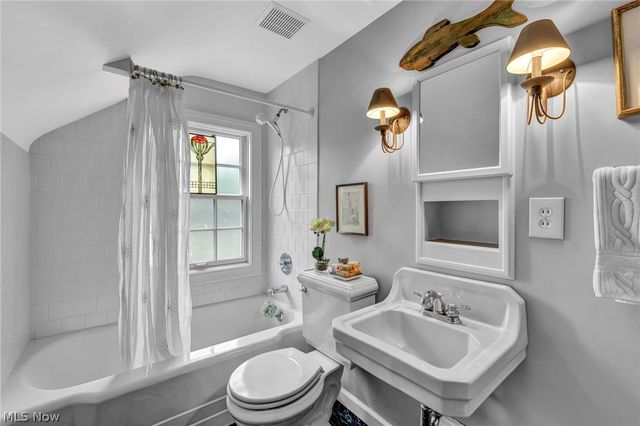 385 Longbeach, Bay Village, OH 44140