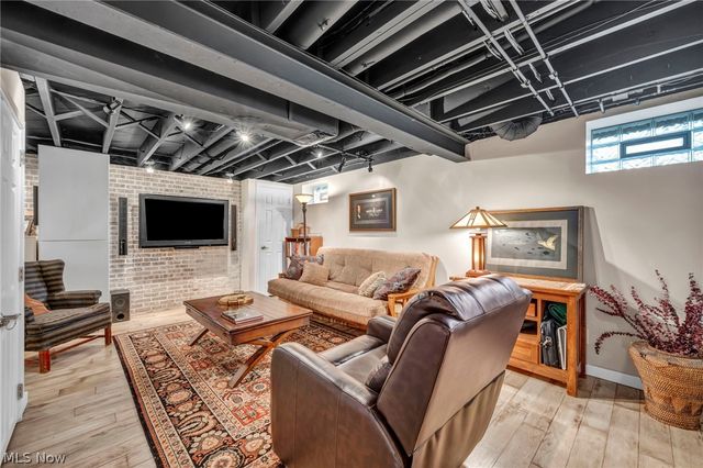 385 Longbeach, Bay Village, OH 44140