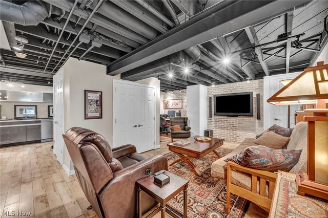 385 Longbeach, Bay Village, OH 44140