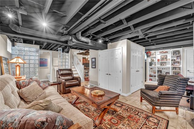 385 Longbeach, Bay Village, OH 44140
