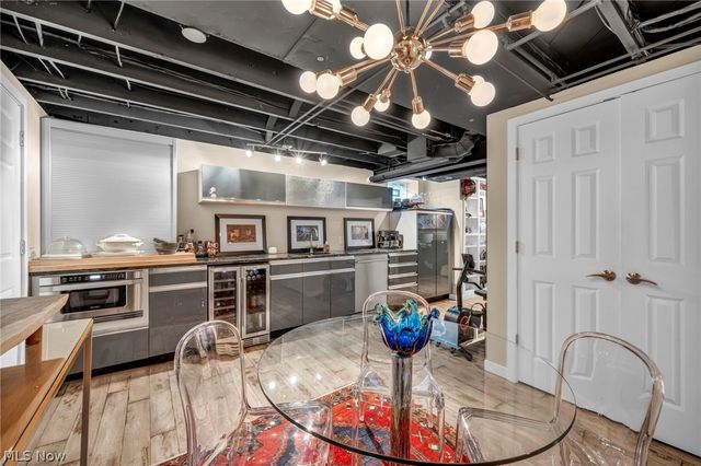 385 Longbeach, Bay Village, OH 44140