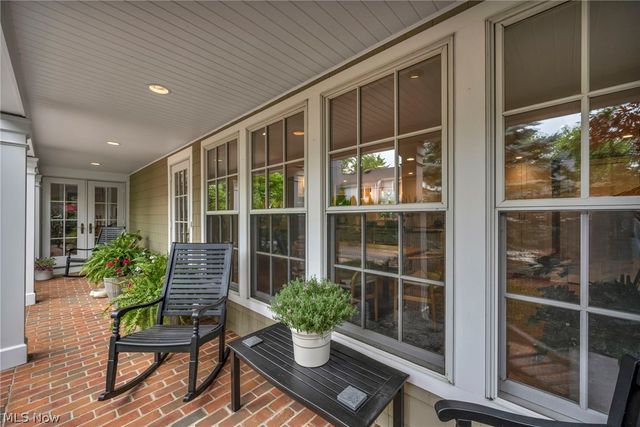 385 Longbeach, Bay Village, OH 44140