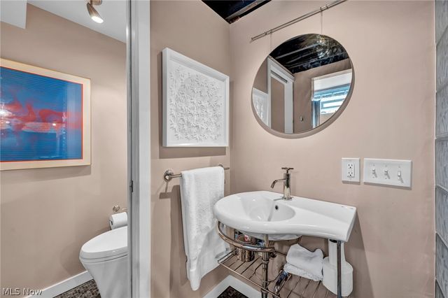 385 Longbeach, Bay Village, OH 44140