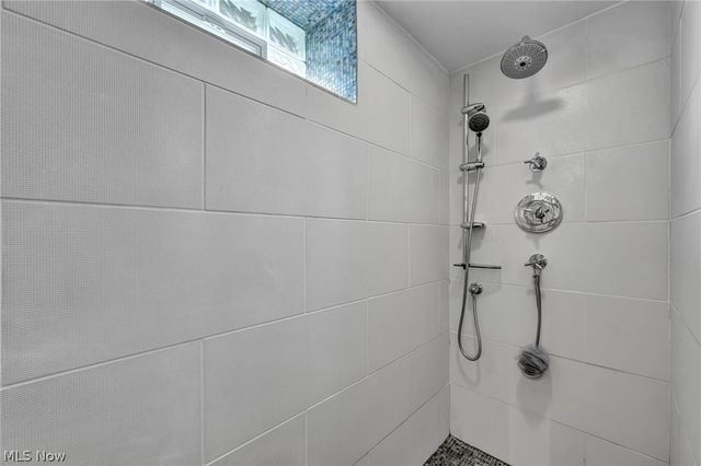 385 Longbeach, Bay Village, OH 44140