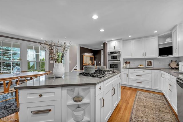 385 Longbeach, Bay Village, OH 44140
