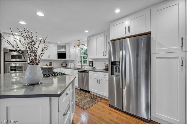385 Longbeach, Bay Village, OH 44140