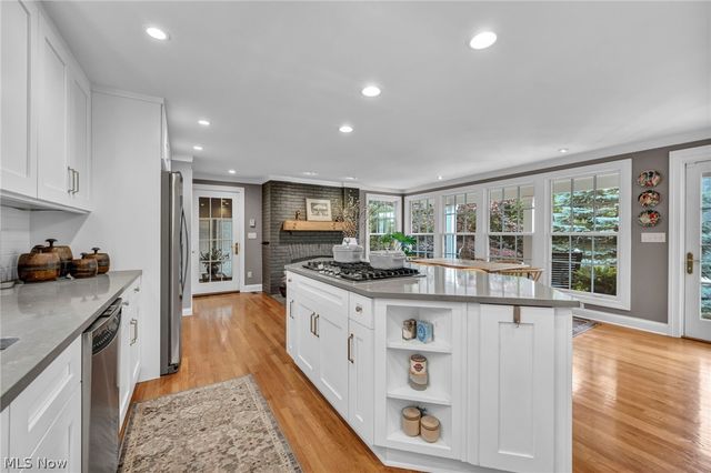 385 Longbeach, Bay Village, OH 44140