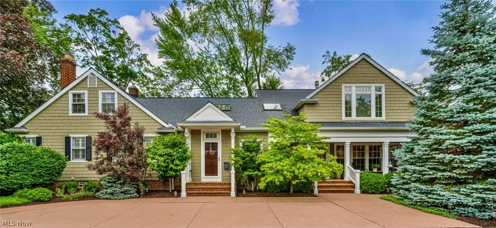 385 Longbeach, Bay Village, OH 44140