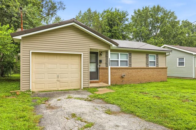 1262 S Estate Avenue, Springfield, MO 65804