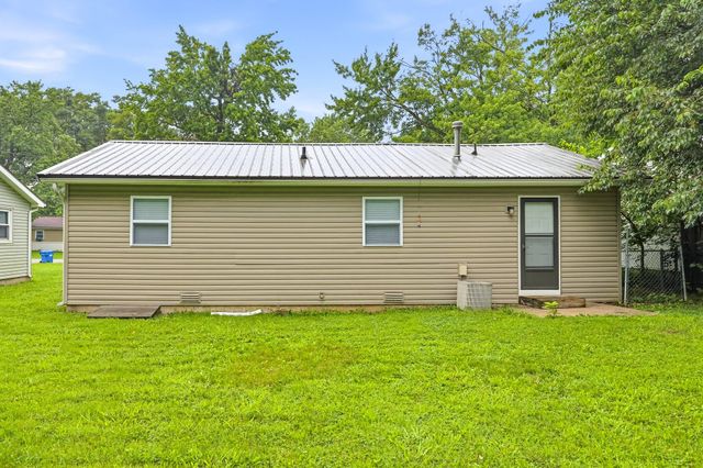 1262 S Estate Avenue, Springfield, MO 65804