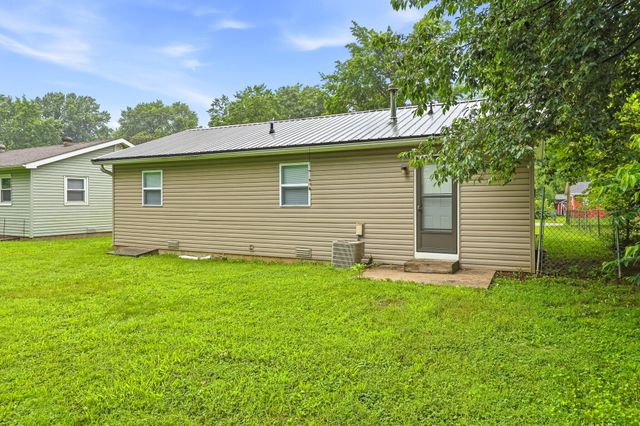 1262 S Estate Avenue, Springfield, MO 65804
