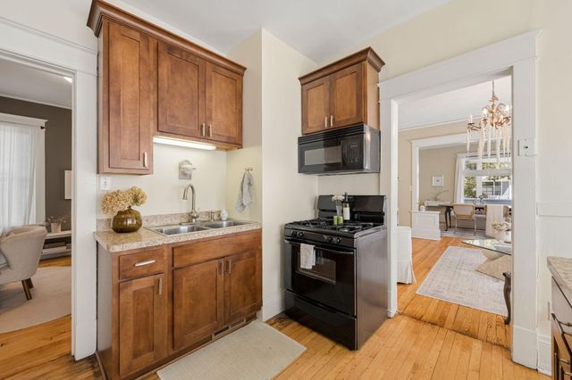 1060 Hague Avenue, Saint Paul, MN 55104