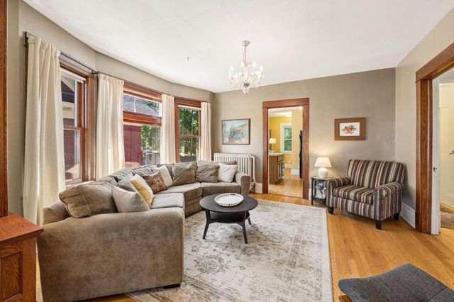 1060 Hague Avenue, Saint Paul, MN 55104