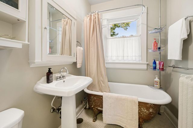 1060 Hague Avenue, Saint Paul, MN 55104