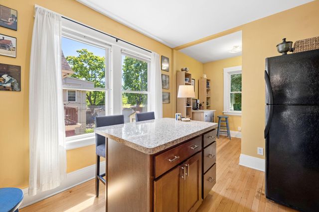 1060 Hague Avenue, Saint Paul, MN 55104