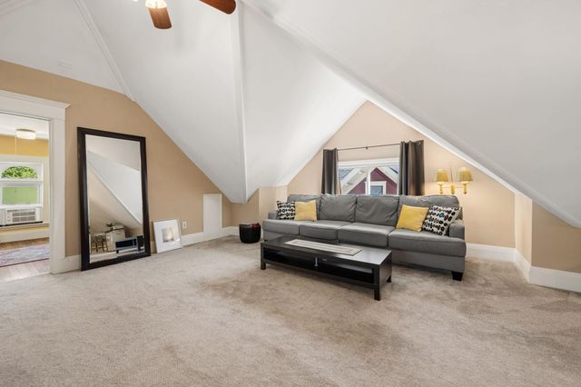 1060 Hague Avenue, Saint Paul, MN 55104