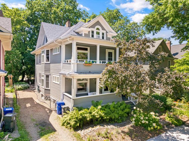 1060 Hague Avenue, Saint Paul, MN 55104
