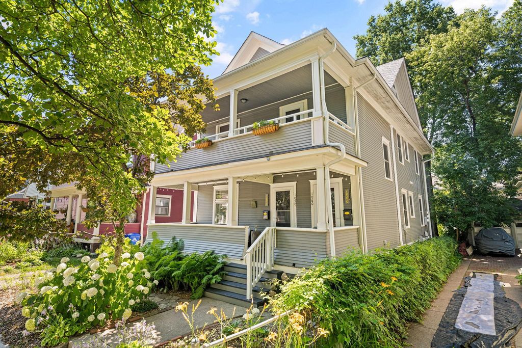1060 Hague Avenue, Saint Paul, MN 55104