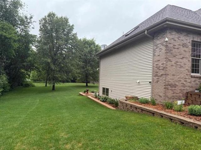 7310 Lone Cedar Trail, South Beloit, IL 61080