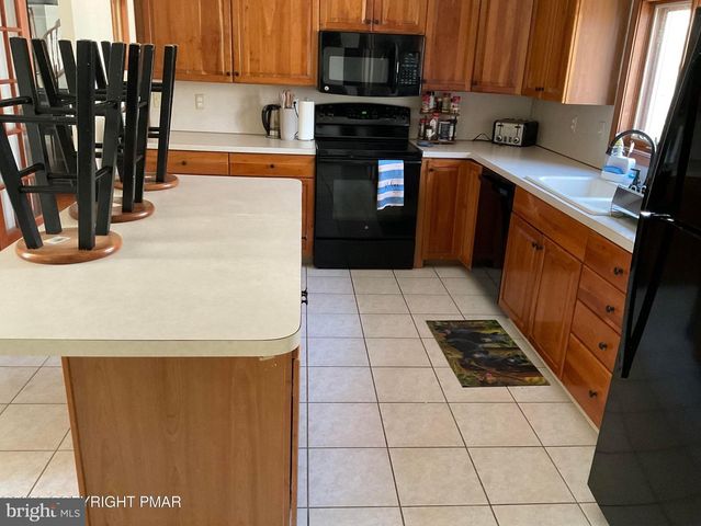 105 TINDE TRL, Pocono Lake, PA 18347