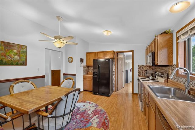 2321 London Bridge Dr Drive 22, Rochester Hills, MI 48307