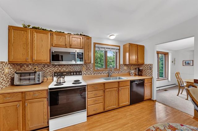 2321 London Bridge Dr Drive 22, Rochester Hills, MI 48307