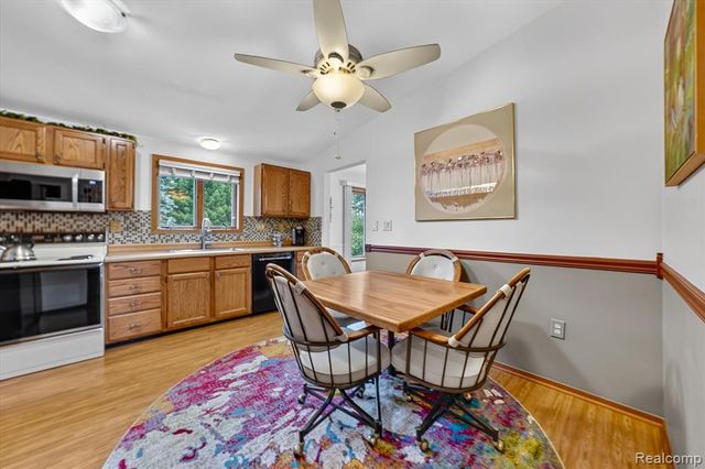 2321 London Bridge Dr Drive 22, Rochester Hills, MI 48307