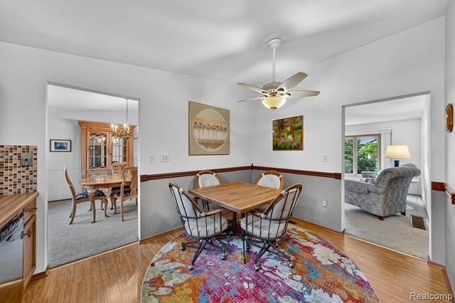 2321 London Bridge Dr Drive 22, Rochester Hills, MI 48307