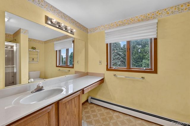 2321 London Bridge Dr Drive 22, Rochester Hills, MI 48307