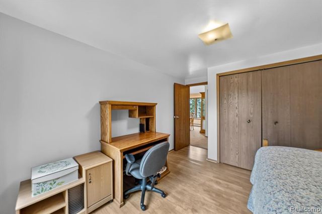 2321 London Bridge Dr Drive 22, Rochester Hills, MI 48307