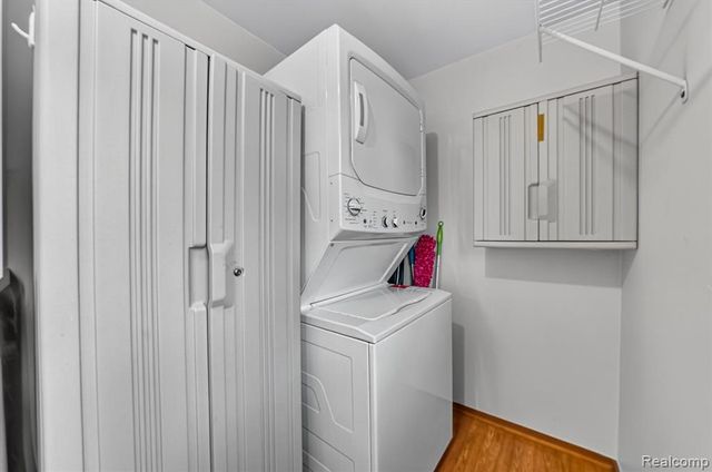 2321 London Bridge Dr Drive 22, Rochester Hills, MI 48307