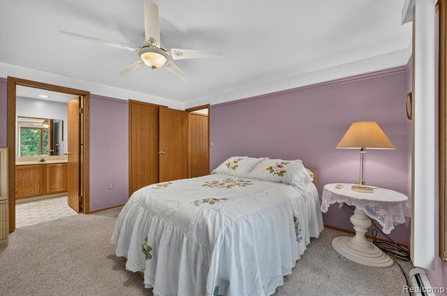 2321 London Bridge Dr Drive 22, Rochester Hills, MI 48307