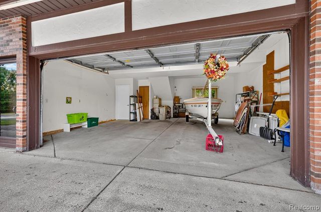 2321 London Bridge Dr Drive 22, Rochester Hills, MI 48307