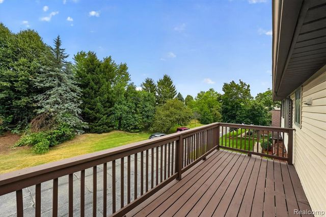 2321 London Bridge Dr Drive 22, Rochester Hills, MI 48307