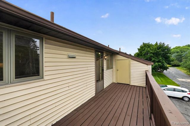 2321 London Bridge Dr Drive 22, Rochester Hills, MI 48307