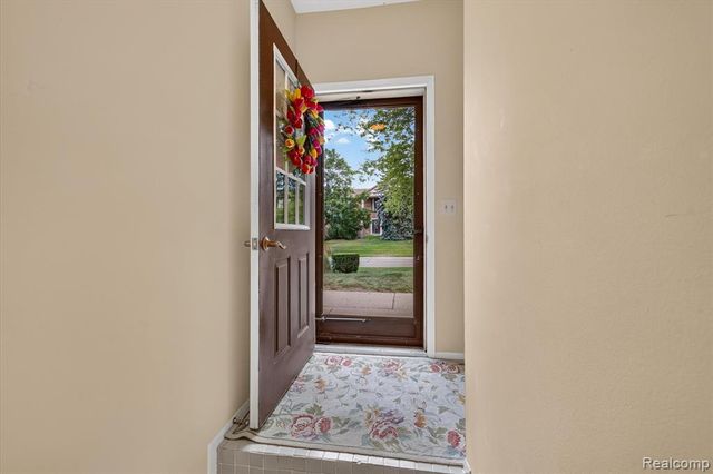 2321 London Bridge Dr Drive 22, Rochester Hills, MI 48307