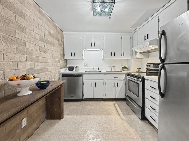 175 Quincy Shore Dr B23, Quincy, MA 02171