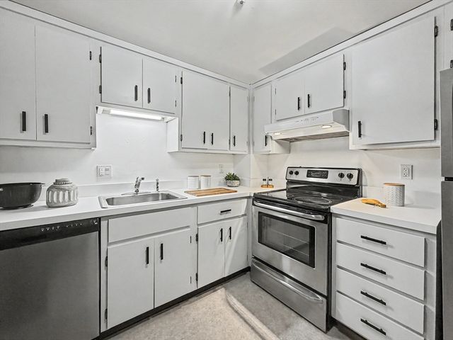 175 Quincy Shore Dr B23, Quincy, MA 02171