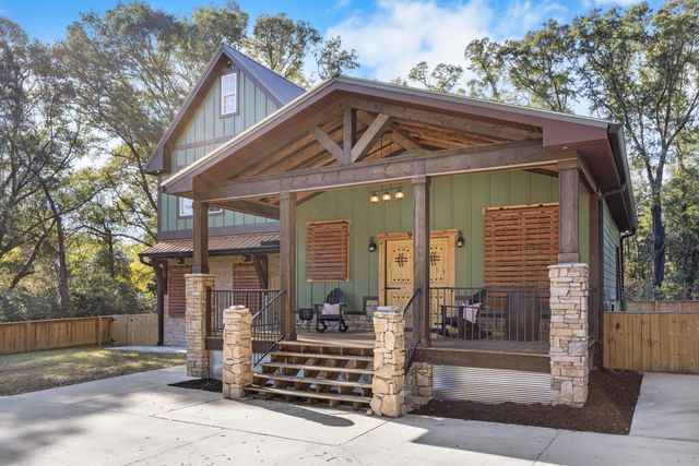 981 E Chestnut Avenue, Crestview, FL 32539