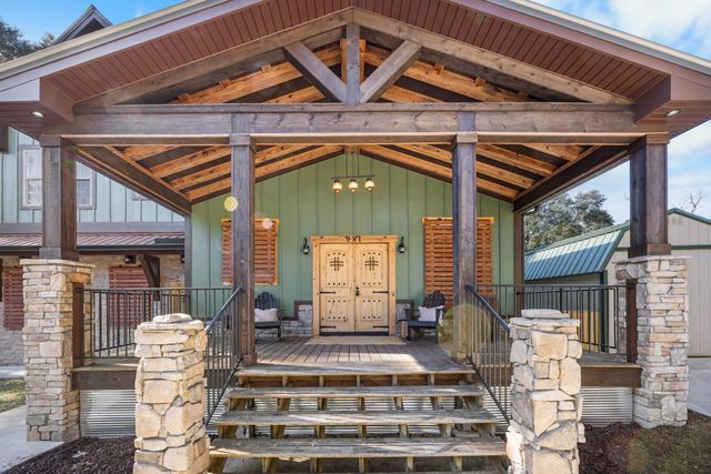 981 E Chestnut Avenue, Crestview, FL 32539