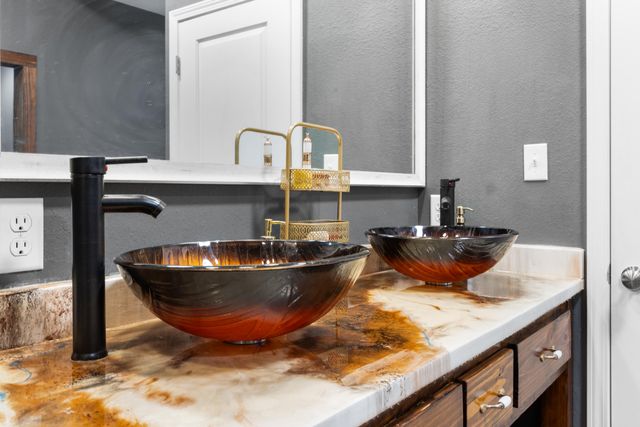 981 E Chestnut Avenue, Crestview, FL 32539