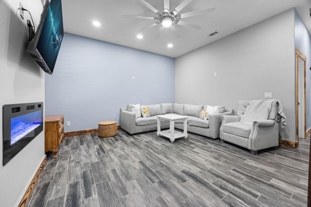 981 E Chestnut Avenue, Crestview, FL 32539