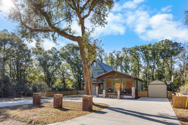 981 E Chestnut Avenue, Crestview, FL 32539