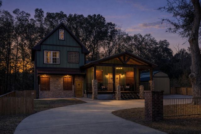 981 E Chestnut Avenue, Crestview, FL 32539