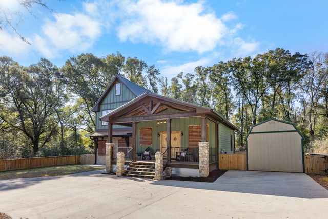 981 E Chestnut Avenue, Crestview, FL 32539