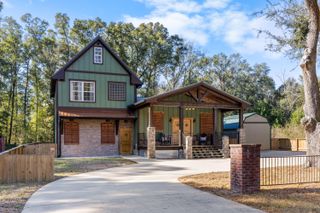 981 E Chestnut Avenue, Crestview, FL 32539