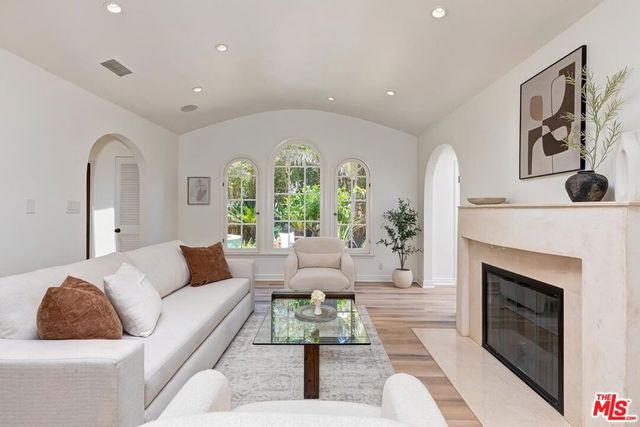 10514 Kinnard Avenue, Los Angeles, CA 90024