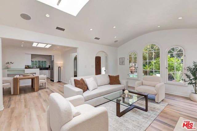 10514 Kinnard Avenue, Los Angeles, CA 90024